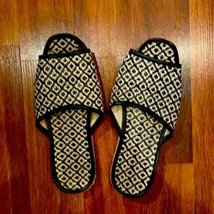 Discount shipping ✨ Urban Outfitters sandals! ✨